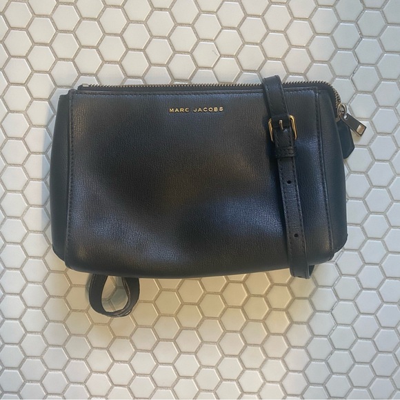 Marc Jacobs Mini Commuter Coated Leather Crossbody Bag Authenticated - Picture 1 of 12
